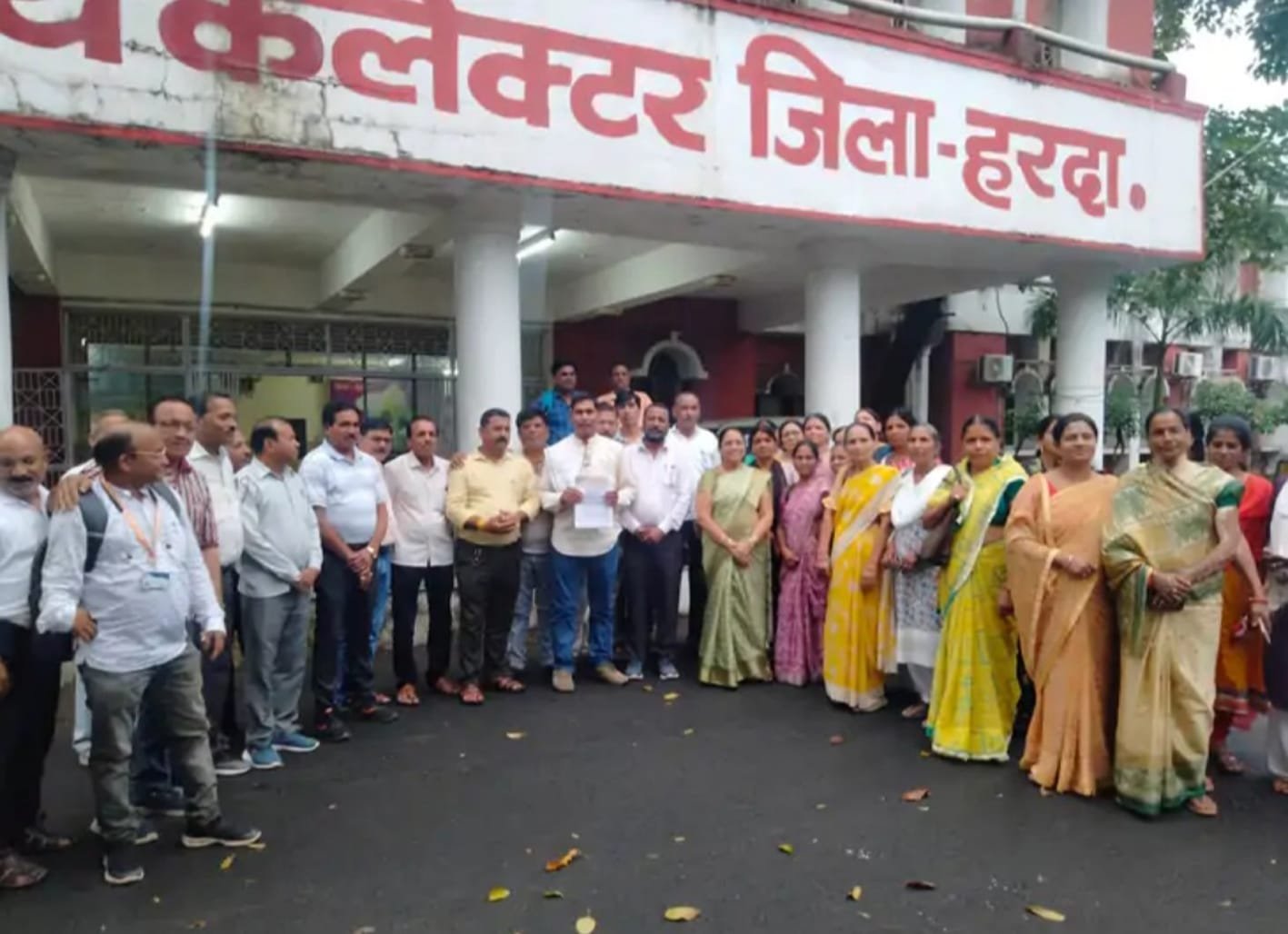 पुरानी पेंशन योजना बहाली को लेकर प्रधानमंत्री के नाम सौंपा ज्ञापन