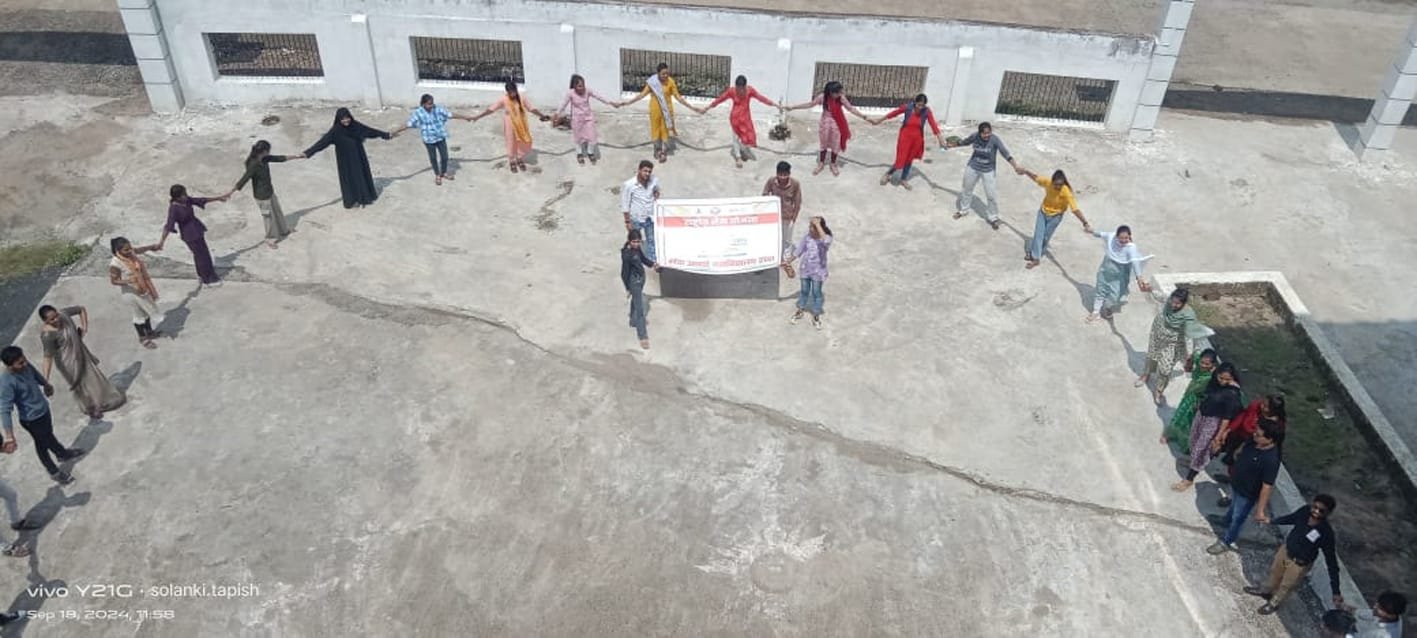 मानव श्रृंखला बनाकर स्वच्छता का दिया संदेश