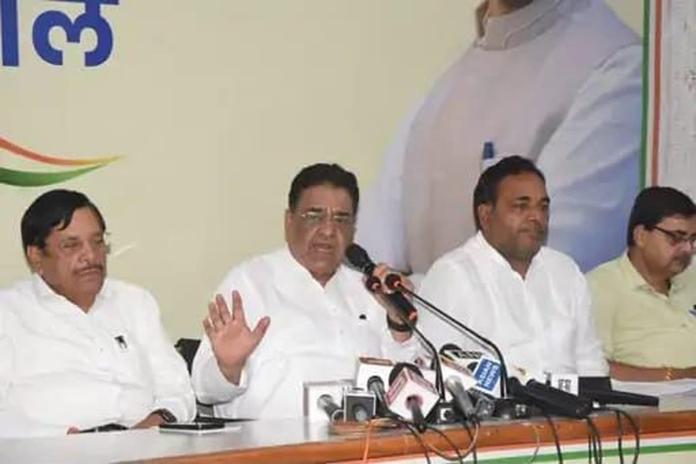 कांग्रेस ने लगाया एम्बुलेंस किराए में करोड़ों के भ्रष्टाचार का आरोप