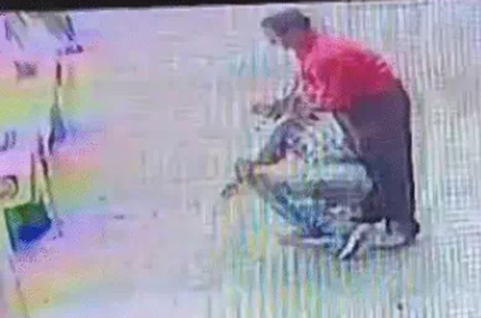 रिटायर्ड अधिकारी ने की दिव्यांग से मारपीट