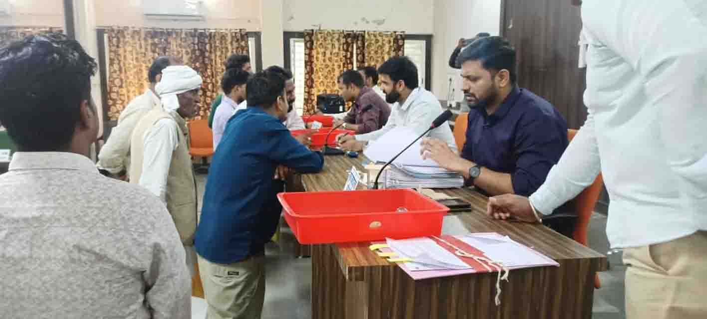 जनसुनवाई में अधिकारियों ने सुनी नागरिकों की समस्याएं