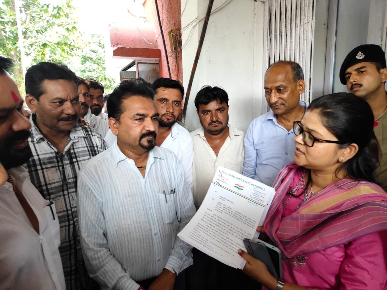 विधायक दोगने पर अभद्र टिप्पणी का मामला