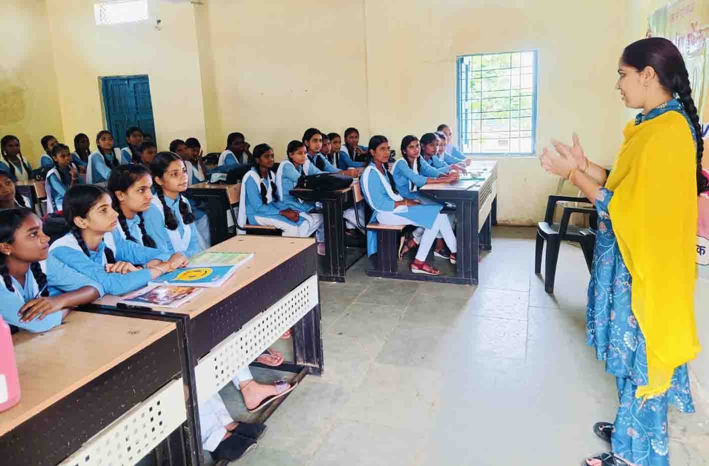 किशोरी बालिकाओं को आयरन टेबलेट खाने की सलाह  