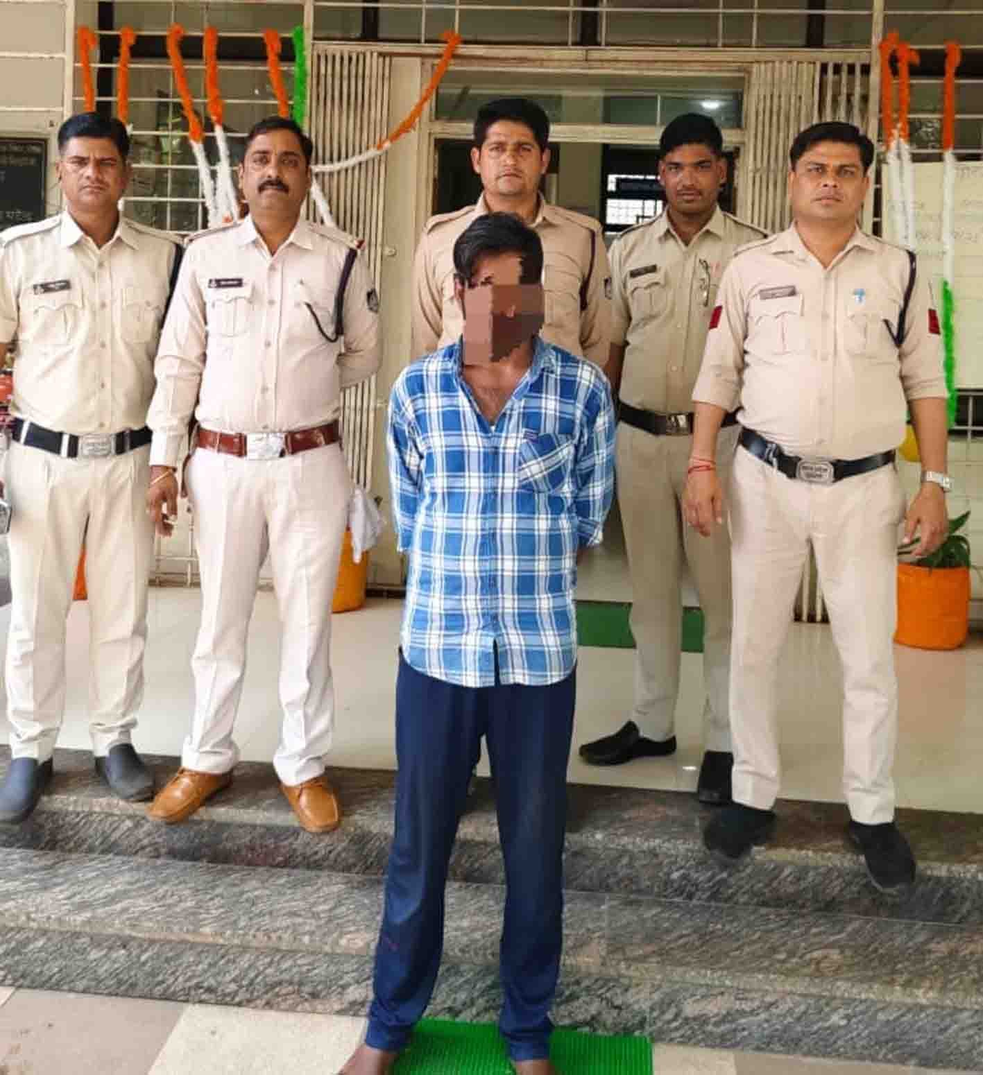 पिस्टल और जिंदा कारतूस के साथ युवक गिरफ्तार