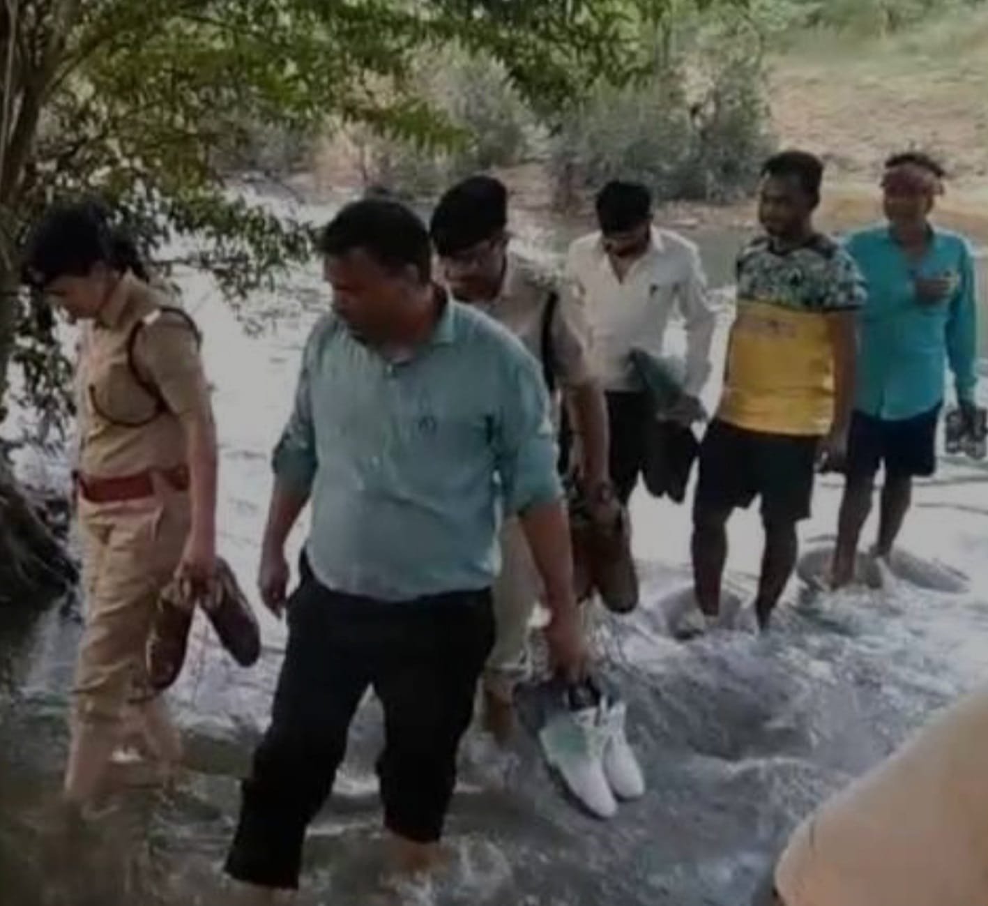 दोहरे हत्याकांड से गांव में फैली दहशत, धारदार हथियार से की हत्या