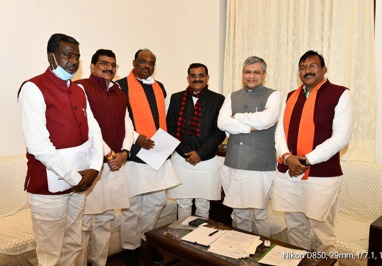 खरगोन बड़वानी लोकसभा सांसद गजेंद्र पटेल के अथक परिश्रम से मनमाड इंदौर के बीच नई रेल लाइन को केंद्रीय कैबिनेट ने दी मंजूरी