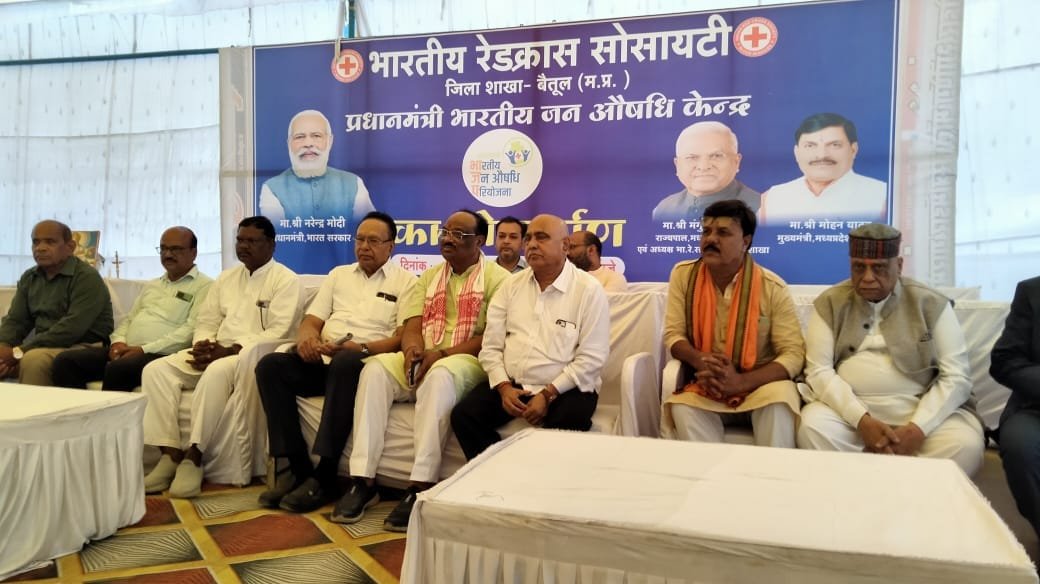 जिला अस्पताल परिसर में प्रधानमंत्री जन औषधि केन्द्र का शुभारंभ
