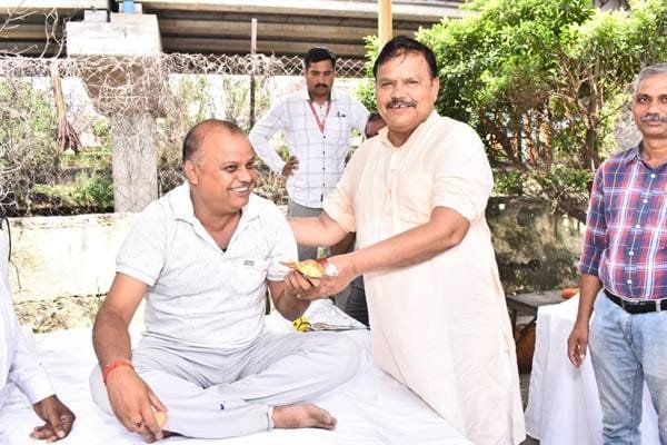 रक्तदान करने से हमें आत्म संतुष्टि मिलती है: ऊर्जा मंत्री तोमर