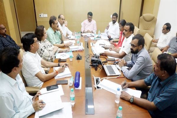 अनुसूचित जाति के पुराने छात्रावासों को डिस्मेंटल करके नये भवन बनाये जाने के प्रस्ताव तैयार करें : मंत्री श्री चौहान