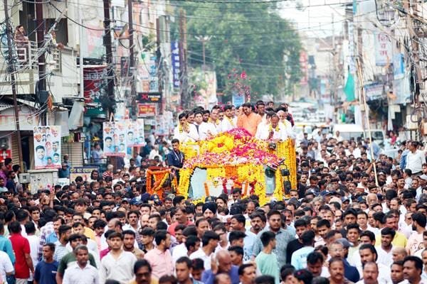मुख्यमंत्री डॉ. यादव के पिता पूनमचंद यादव की अंतिम यात्रा में शामिल हुआ अपार जनसमुदाय