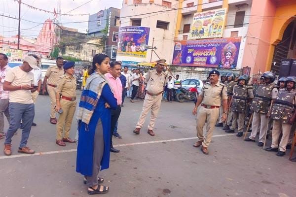 कलेक्टर द्वारा विसर्जन स्थल पर सुरक्षा व्यवस्था एवं सुविधाओं का निरीक्षण किया गया