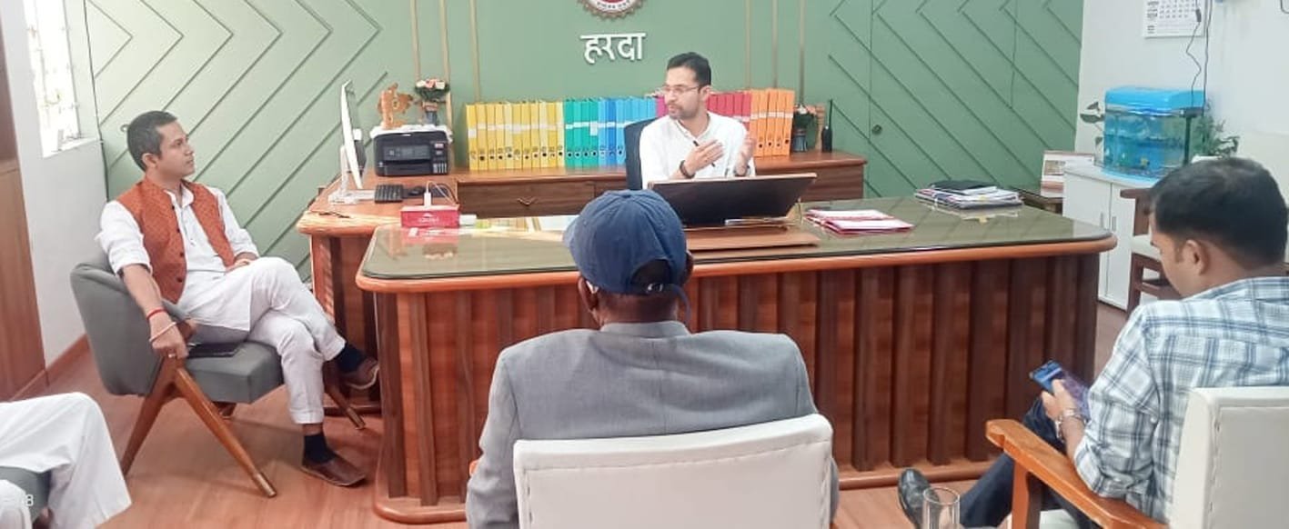चार माह का अल्टीमेटम देकर धरना प्रदर्शन किया स्थगित