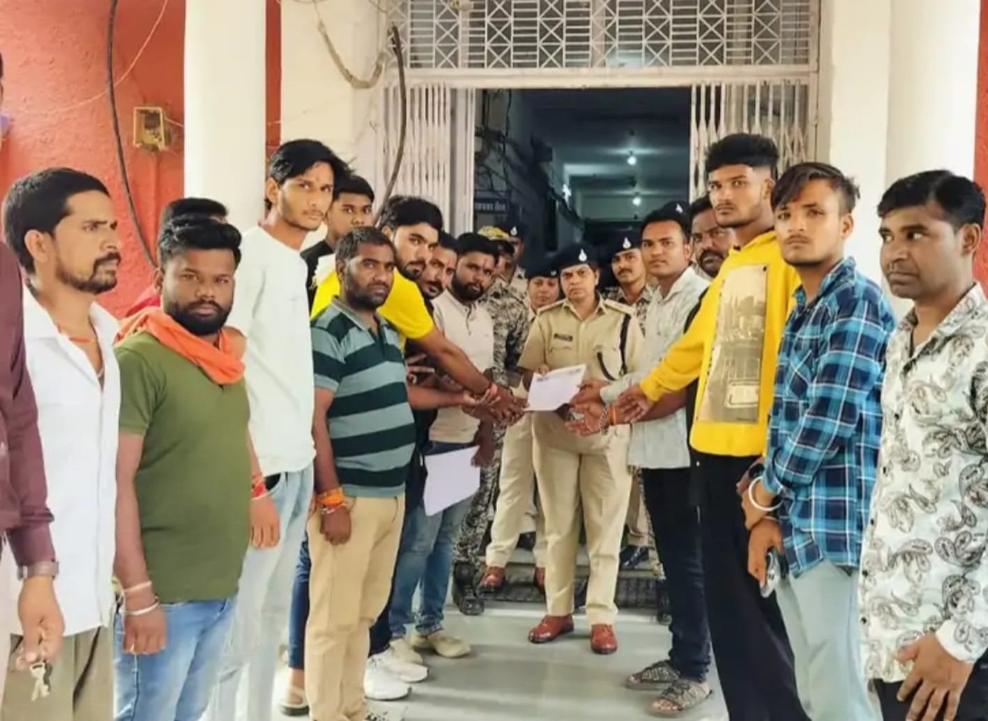गरबे को व्यवसाय बनाने वालों पर प्रतिबंध लगाने की मांग, सौंपा ज्ञापन