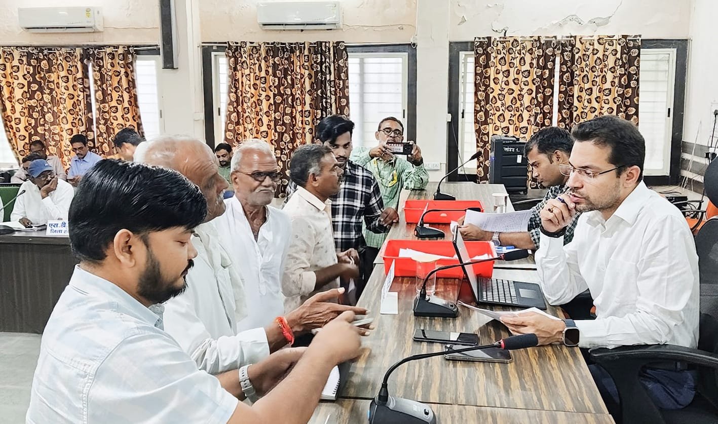 जनसुनवाई : कलेक्टर ने सुनी नागरिकों की समस्याएं