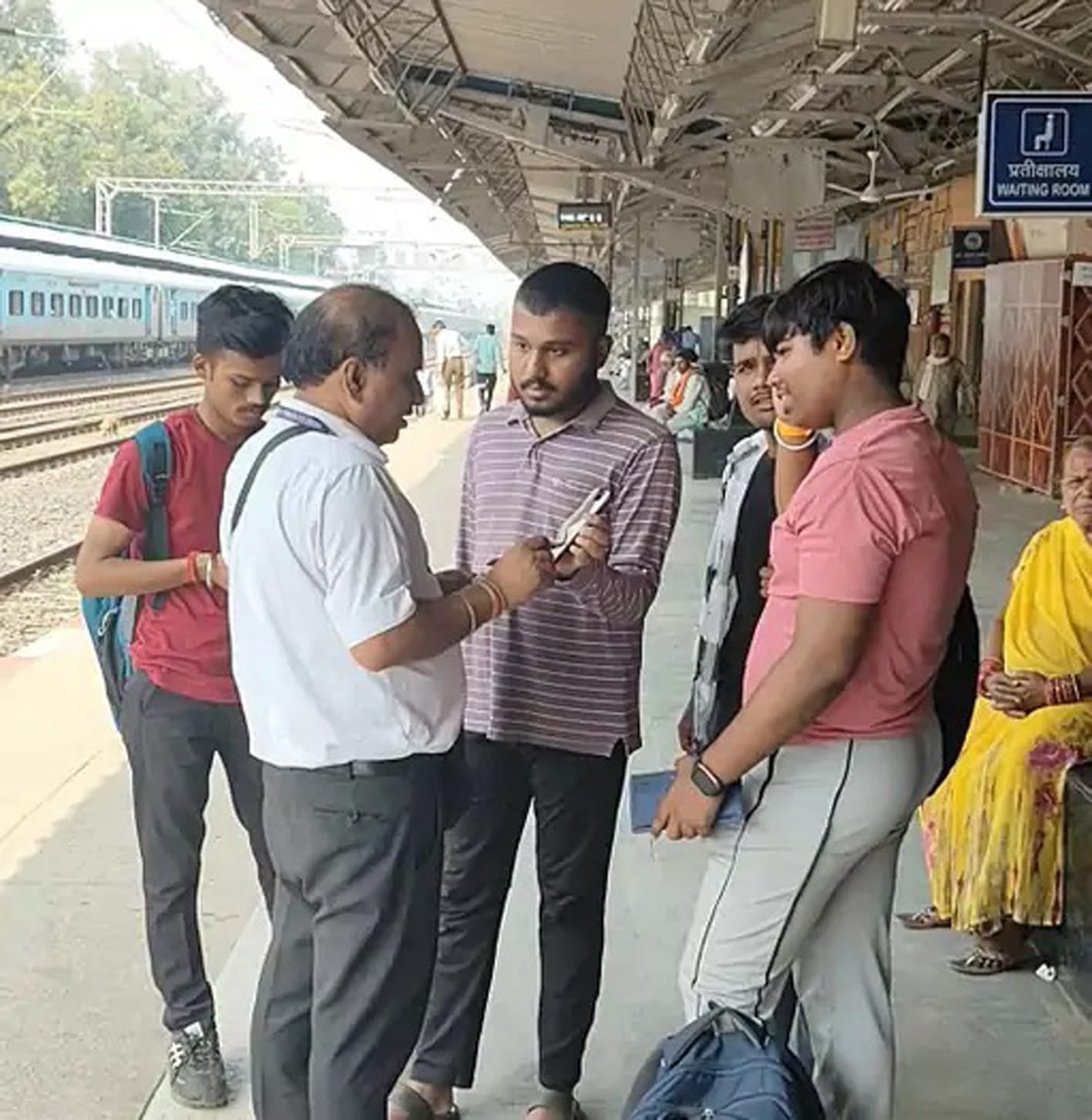 बिना टिकट यात्रा करने वाले ५६४ यात्री पकड़ाए-हरदा, नर्मदापुरम, इटारसी समेत 9 स्टेशनों पर चलाया अभियान