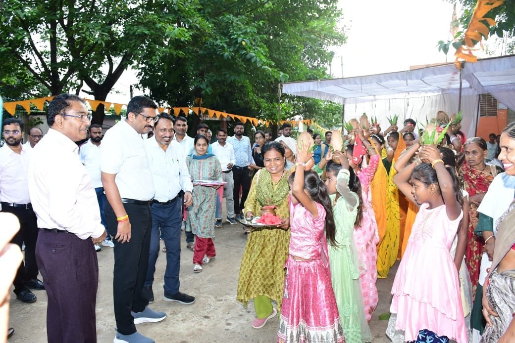 खुशियों की दास्तां’घर बैठे भरपूर स्वच्छ जल मिलने से रूपी परेटिया के ग्रामीणजन हुए खुश  