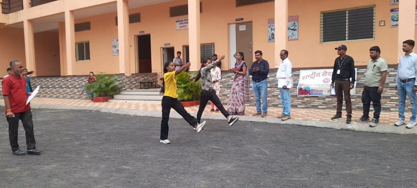 जिला स्तरीय पूर्व गणतंत्र दिवस परेड के लिए रासेयो स्वयंसेवकों का हुआ चयन