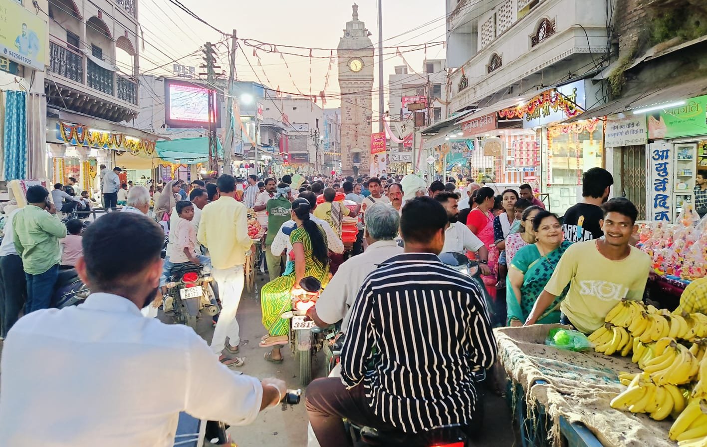 धनतेरस पर बाजार में हुई धनवर्षा