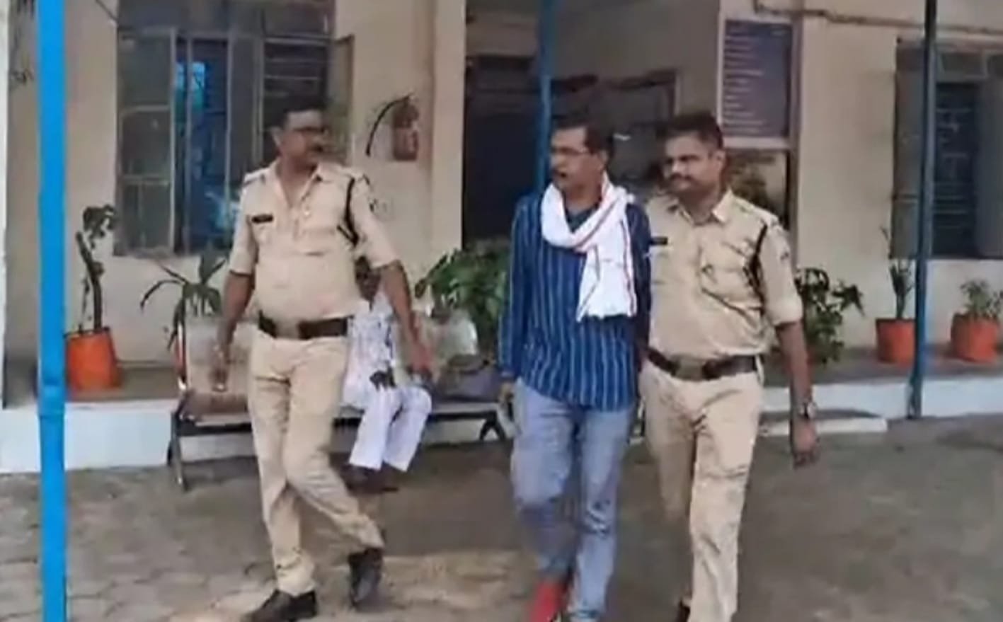 शादी का झांसा देकर युवती से दुष्कर्म