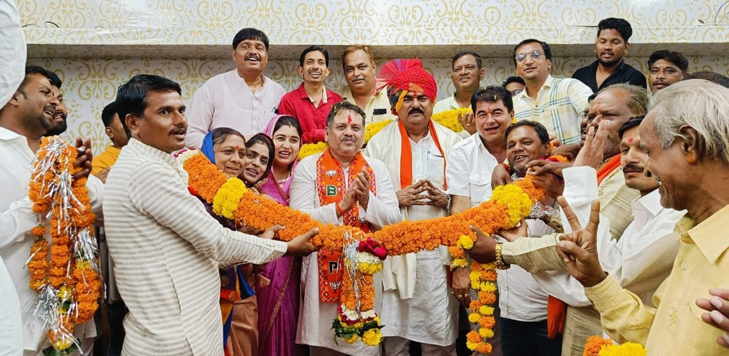 गुप्तेश्वर मंदिर में साफ-सफाई कर की जन्मदिवस की शुरुआत-धूमधाम से मनाया पूर्व मंत्री कमल पटेल का जन्मदिन