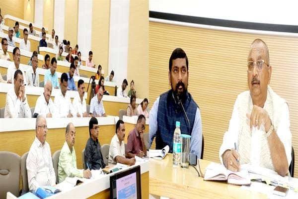 छात्रावासों का नियमित निरीक्षण करें, सभी विद्यार्थियों के बनायें हेल्थ कार्ड- जनजातीय कार्य मंत्री डॉ. शाह