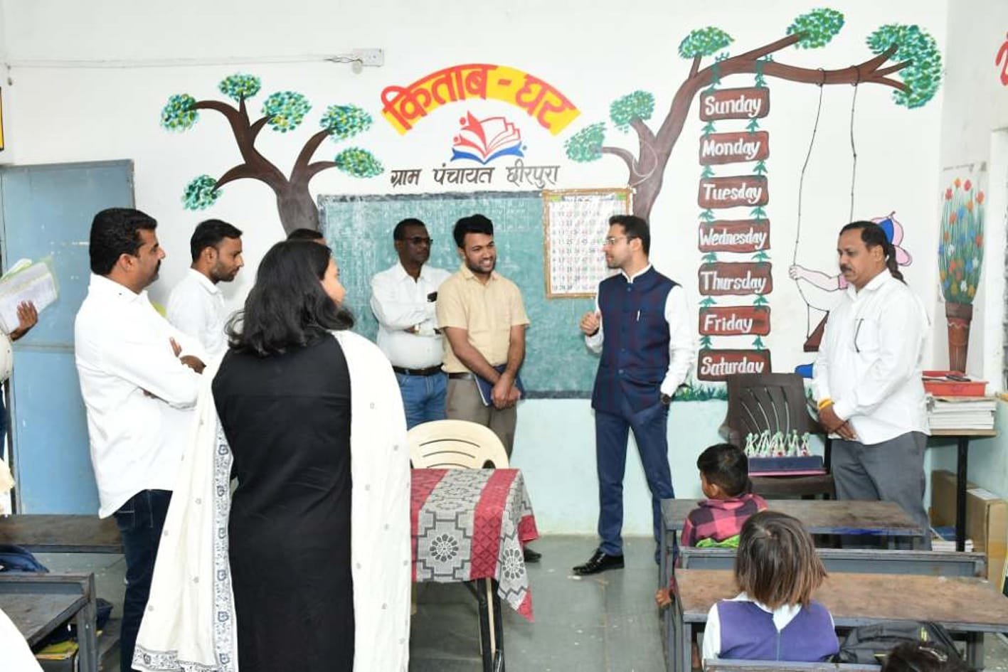 कलेक्टर ने टिमरनी विकासखण्ड के दूरस्थ ग्रामों का किया दौरा