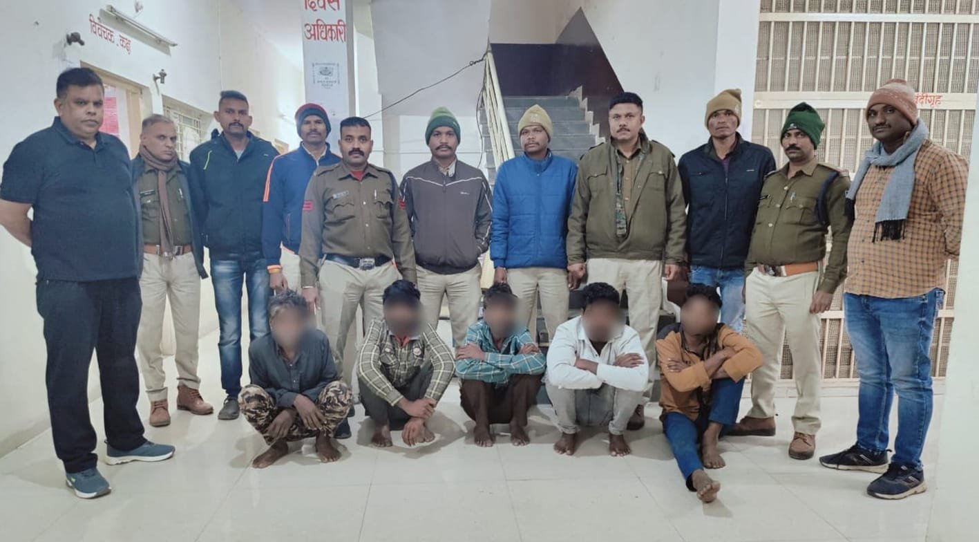 डकैती की योजना बना रहे आरोपियों को पुलिस ने धर दबोचा