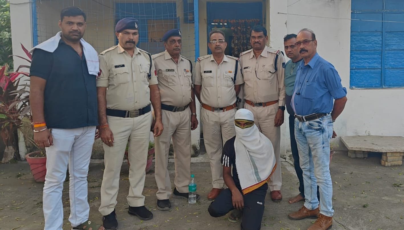 ट्रेन में चोरी करने वाले खिरकिया के एक चोर को  जीआरपी ने पकड़ा