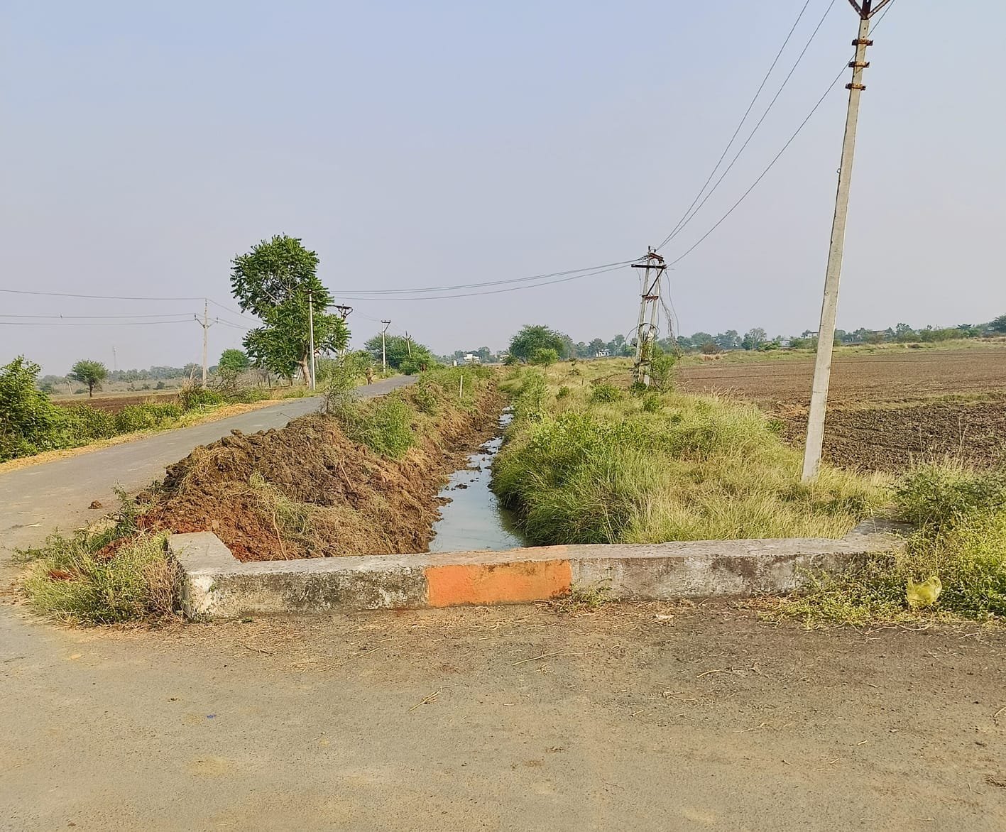 नहरों की सफाई का दावा बेमानी