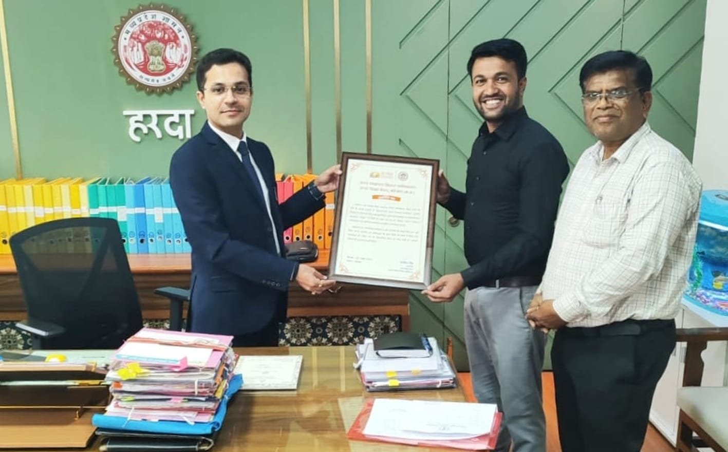 साक्षरता कार्यक्रम में उल्लेखनीय उपलब्धि हेतु जिला प्रशासन को मिला प्रशस्ति पत्र