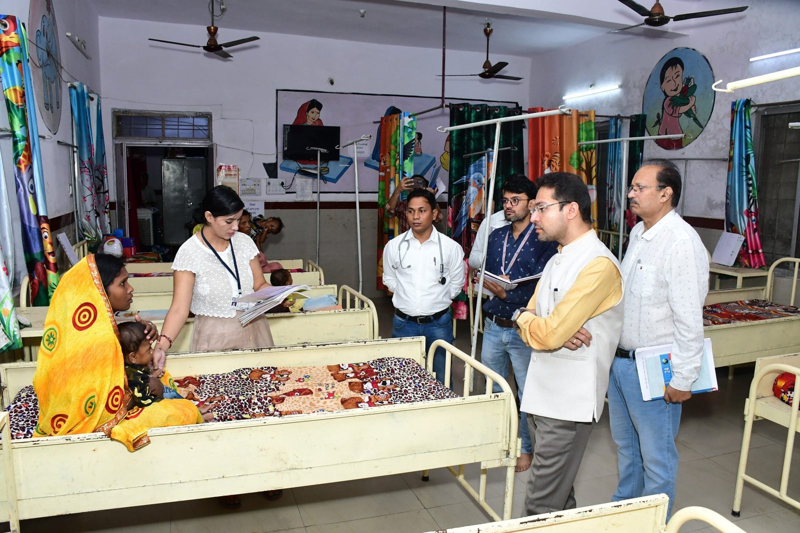 कलेक्टर ने स्कूल, अस्पताल, पेयजल योजना व वेयरहाउस का किया निरीक्षण