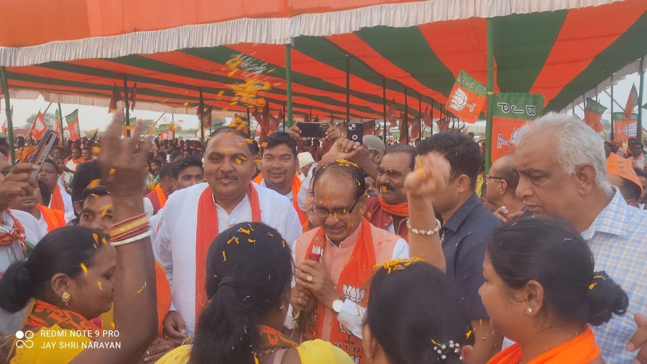 झारखंड में भाजपा पूर्व जिलाध्यक्ष ने किया चुनाव प्रचार