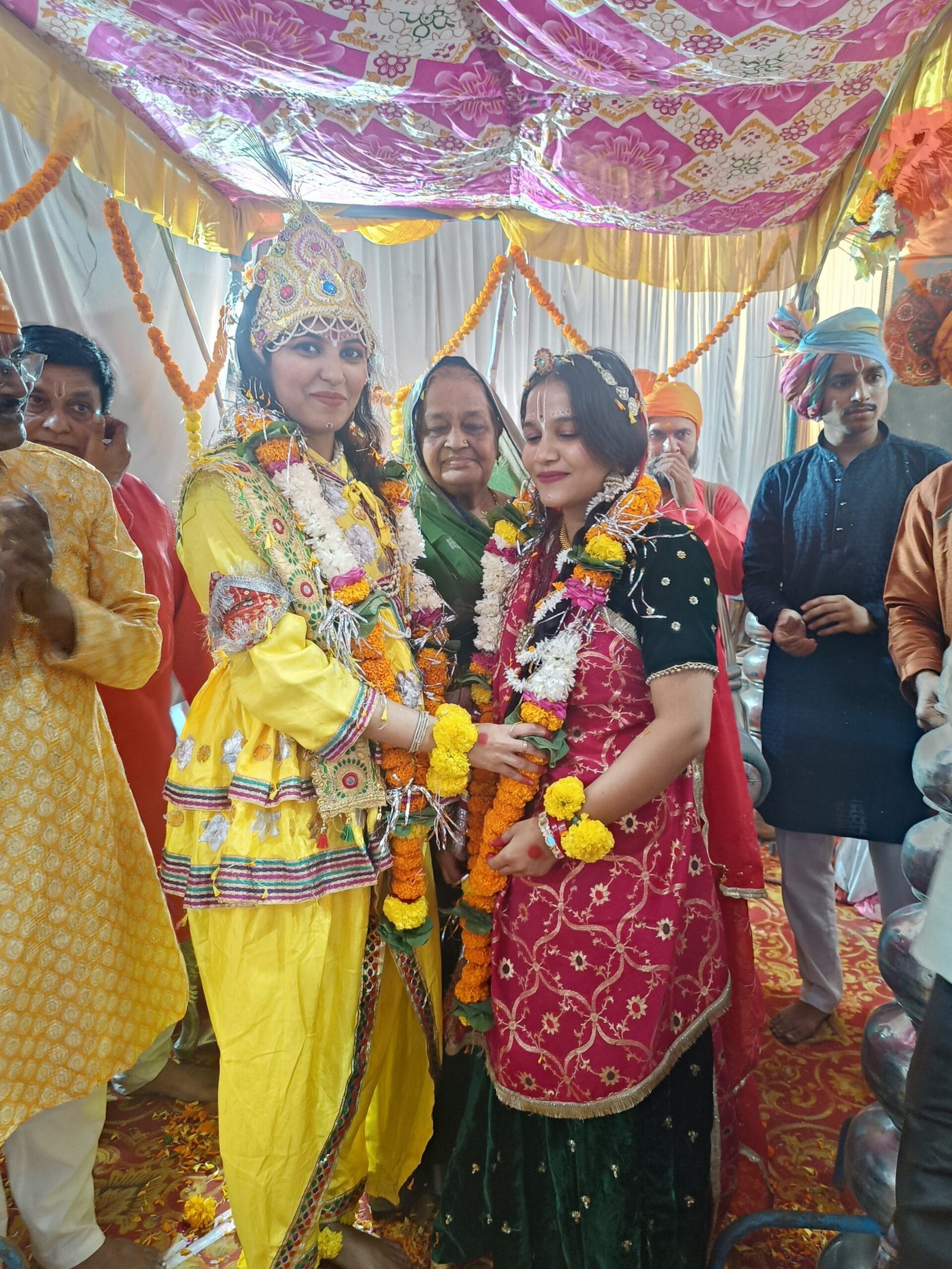 श्रीकृष्ण-रुक्मणि विवाह पर श्रद्धालुओं ने दी बधाई