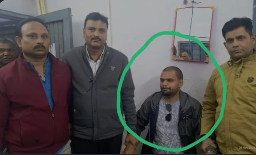 लोकायुक्त ने पटवारी को रिश्वत लेते रंगे हाथों पकड़ा