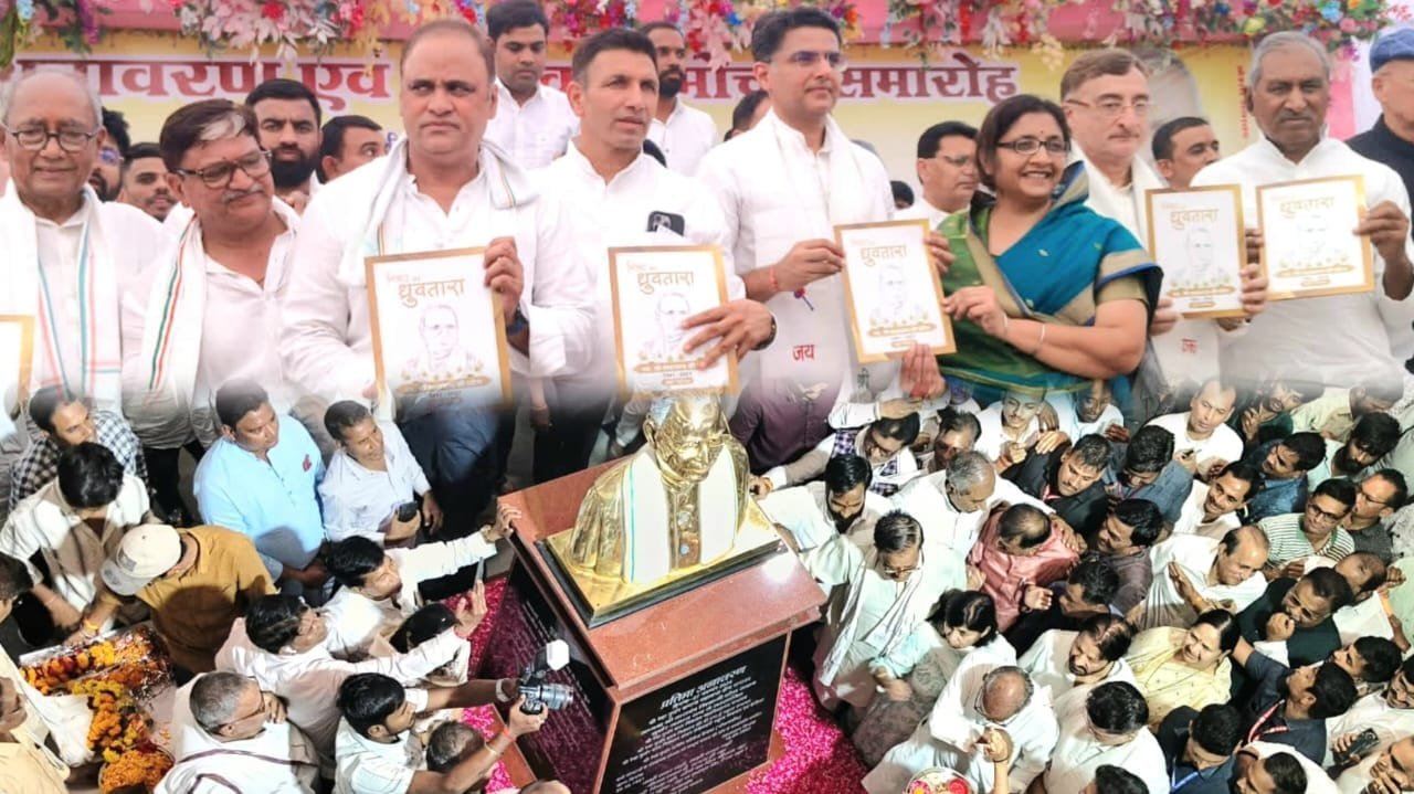 पूर्व सांसद स्वर्गीय ताराचंद पटेल के मूर्ति अनावरण समारोह में शामिल हुए  कांग्रेस और भाजपा के कई दिग्गज नेता