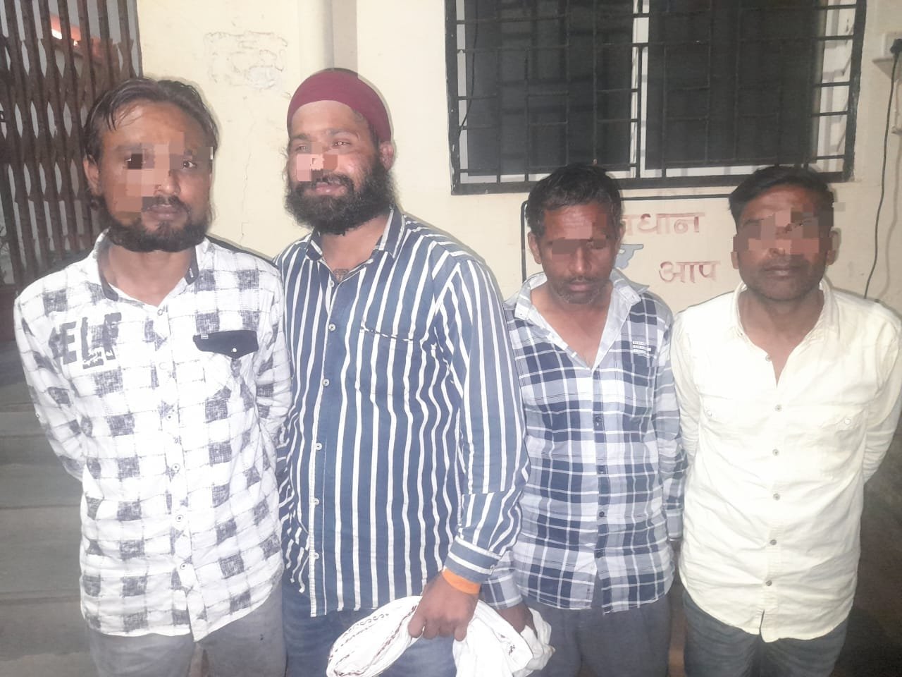 4 सट्टेबाजो को 7015 रूपये का सट्टा खिलाते पकडा