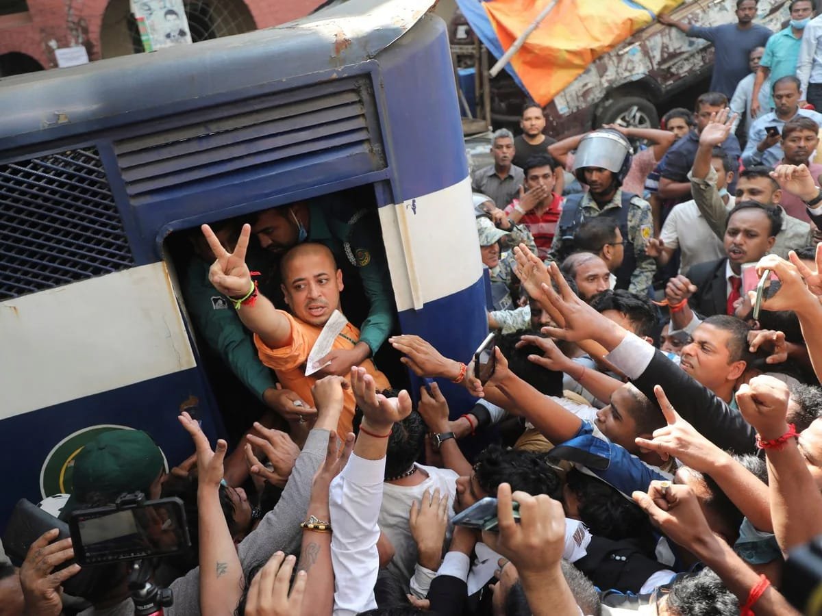 चिन्मय दास की गिरफ्तारी और बांग्लादेश में मंदिरों पर बढ़ते हमले चिंताजनक