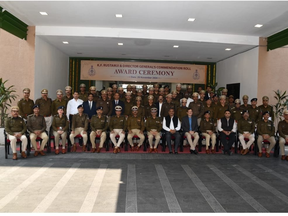 भोपाल के पुलिस मुख्यालय स्थित पुलिस ऑफिसर्स मेस में किया गया के.एफ.रूस्‍तमजी पुरस्‍कार तथा डायरेक्टर जनरल्स कमंडेशन रोल (डीजीसीआर) अवॉर्ड सेरेमनी का आयोजन