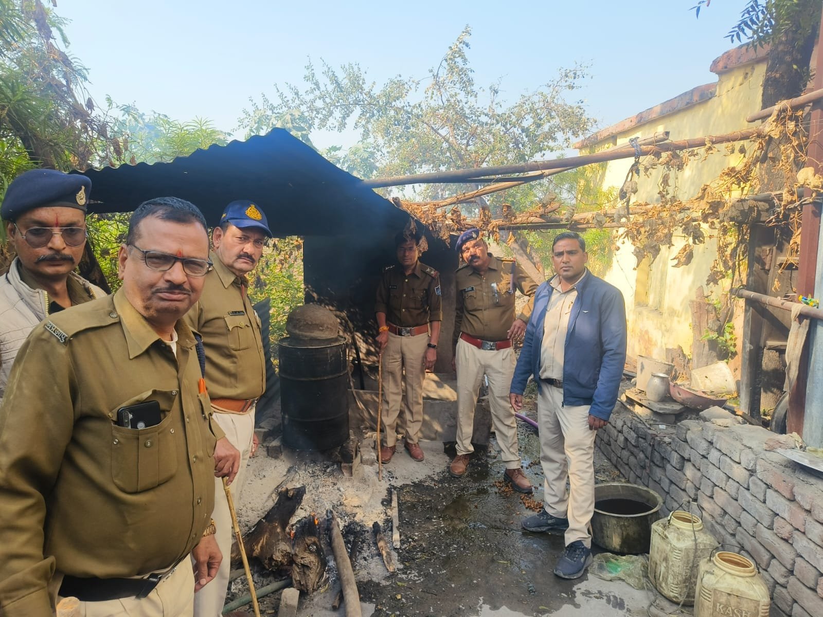आबकारी विभाग ने वृत्त टोंकखुर्द में कार्यवाही कर 12 प्रकरण दर्ज किये