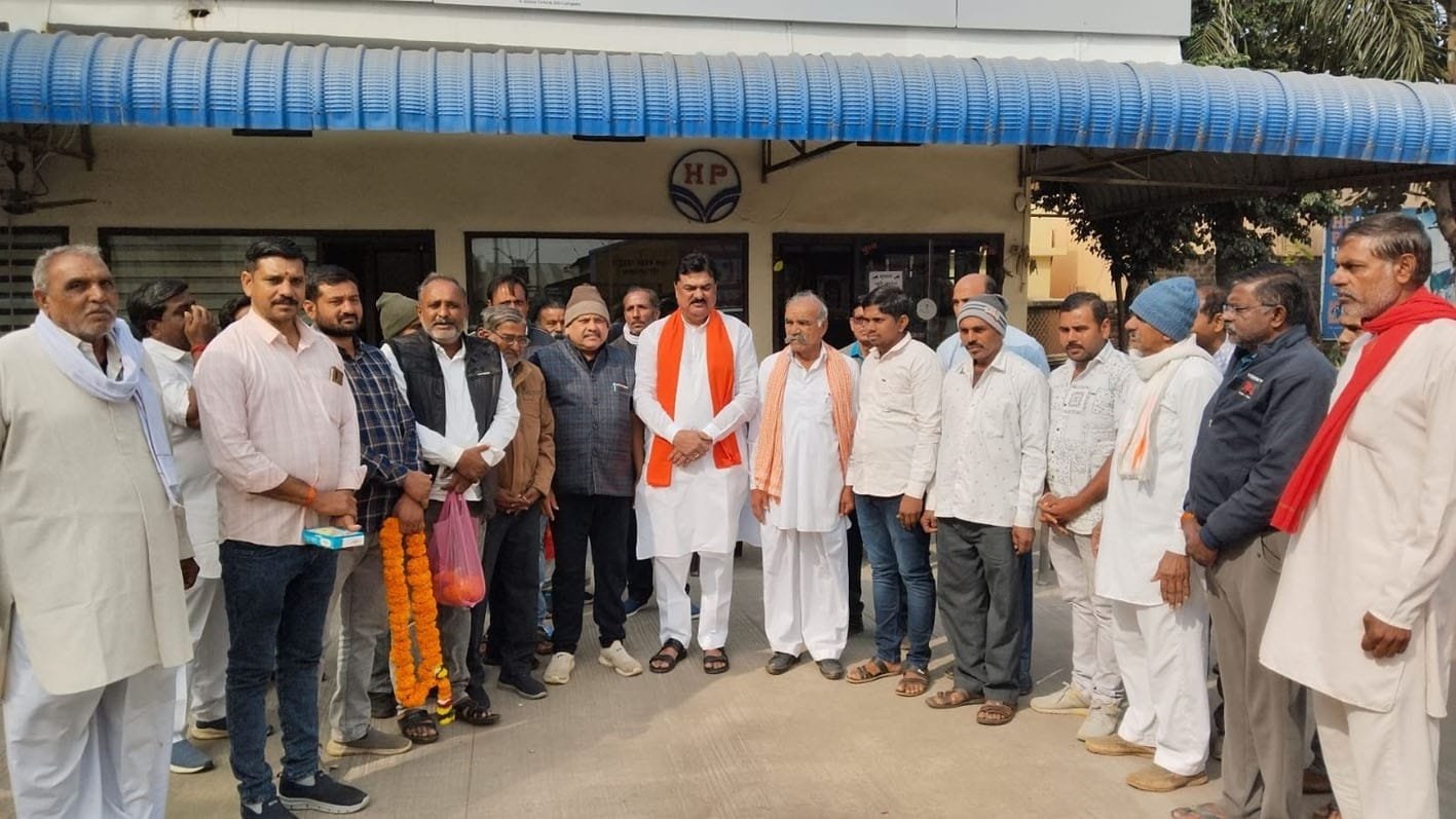 मंडी निधि सड़क निर्माण के लिए नयापुरा, ऊंवा के ग्रामीणों ने जताया कमल पटेल का आभार
