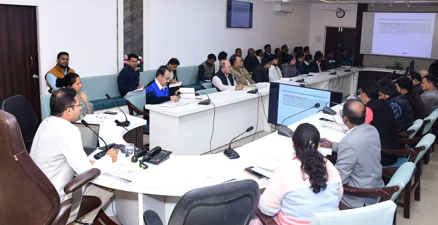 अनुकम्पा नियुक्ति और पेंशन भुगतान के लंबित प्रकरणों का निराकरण करें