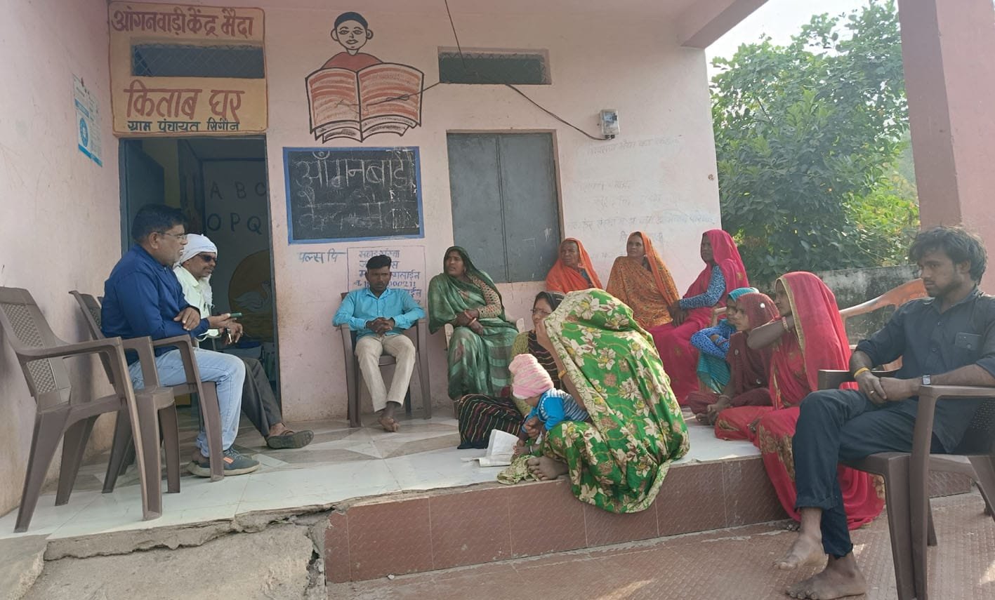 आंगनवाड़ी सहायिका अंगूरी बनी अक्षर साथी  