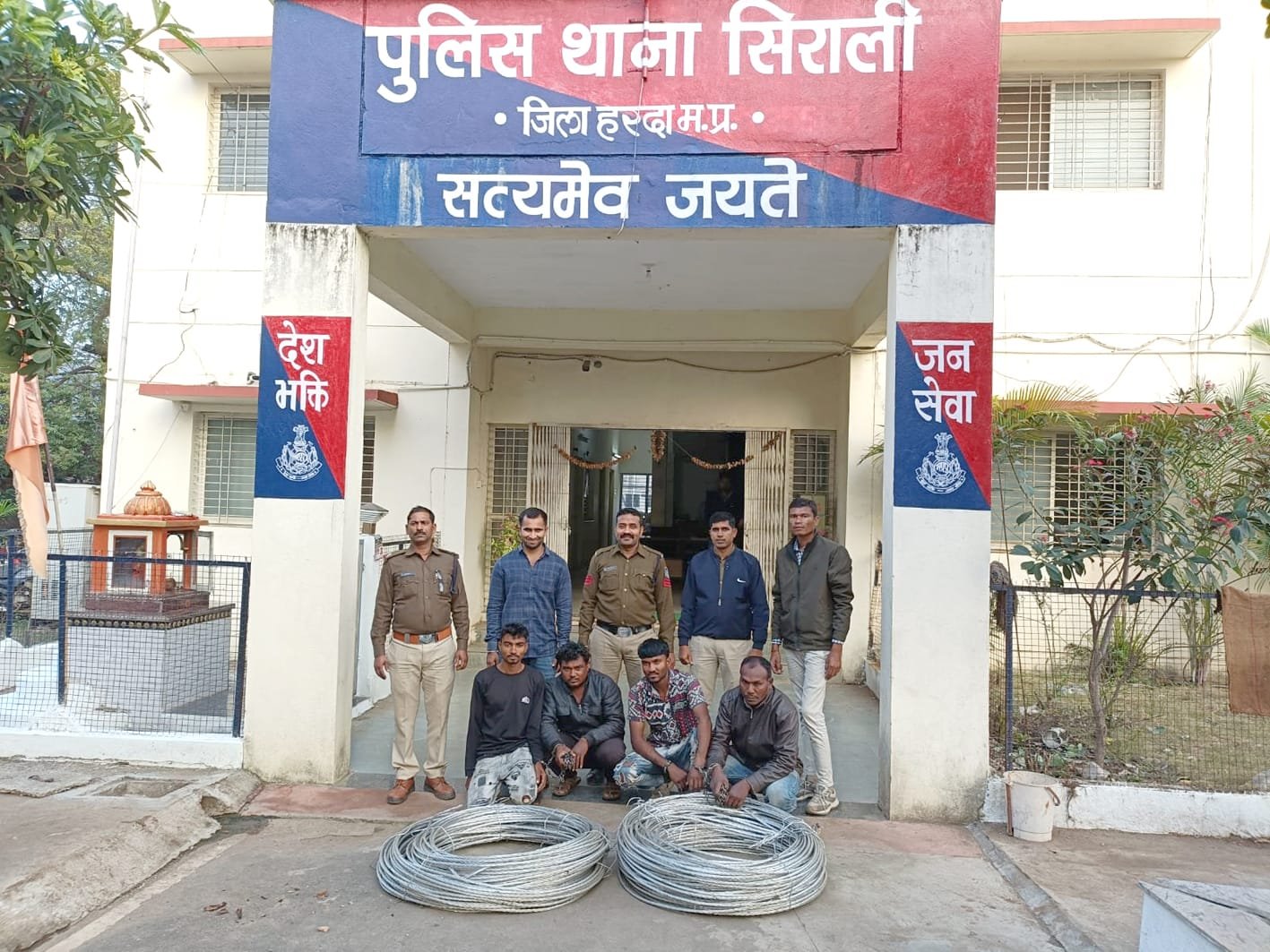 विद्युत तार चुराने वाले चोरों को पुलिस ने २४ घंटों के भीतर किया गिरफ्तार