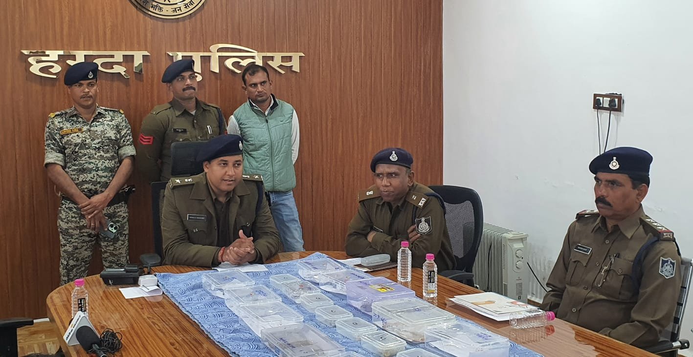 गिरमिट गैंग के फरार आरोपी पिता-पुत्र गिरफ्तार