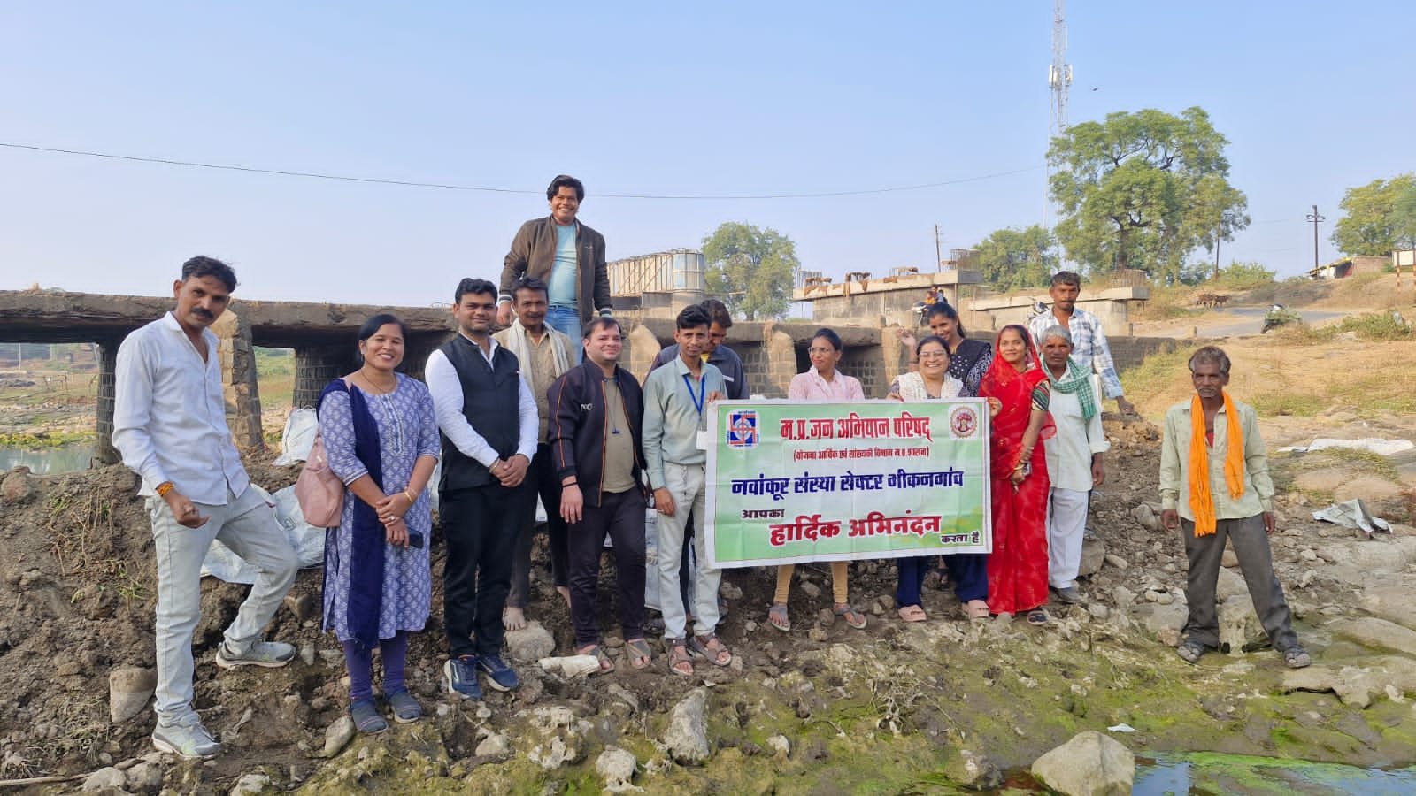 मोहनखेड़ी को आदर्श ग्राम बनाने हुई बैठक