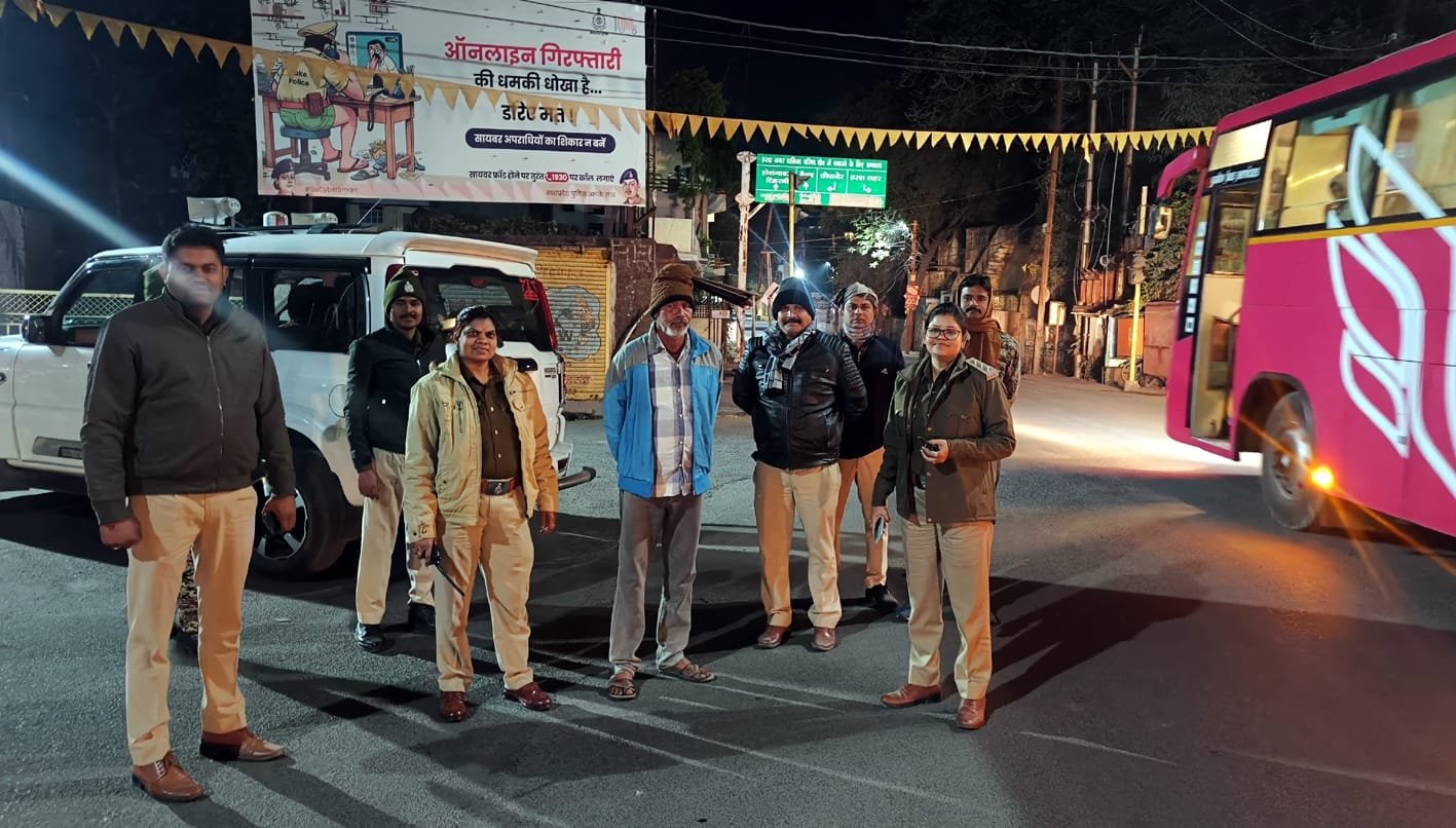 पुलिस की कॉम्बिंग गश्त, फरार आरोपियों के घर दबिश देकर ३५ को पकड़ा