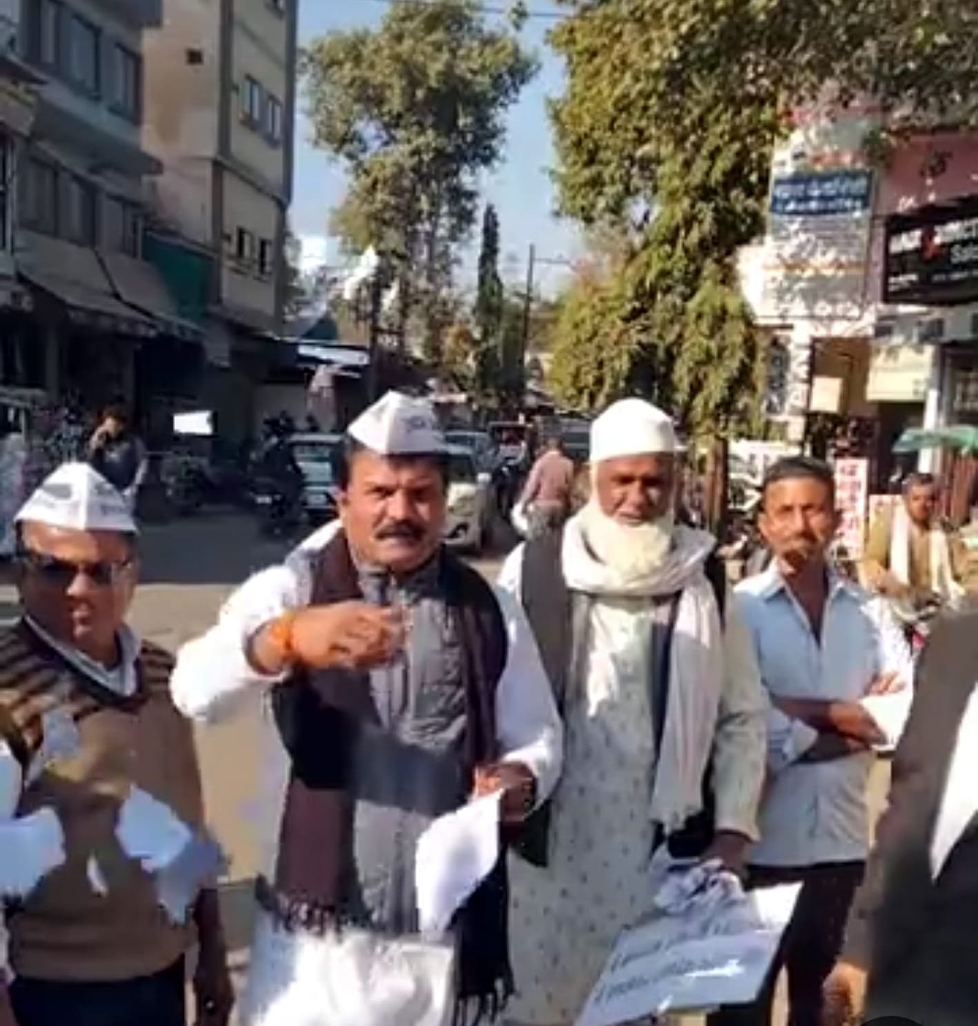 आम आदमी पार्टी कार्यकताओं ने किया सरकार के खिलाफ प्रदर्शन