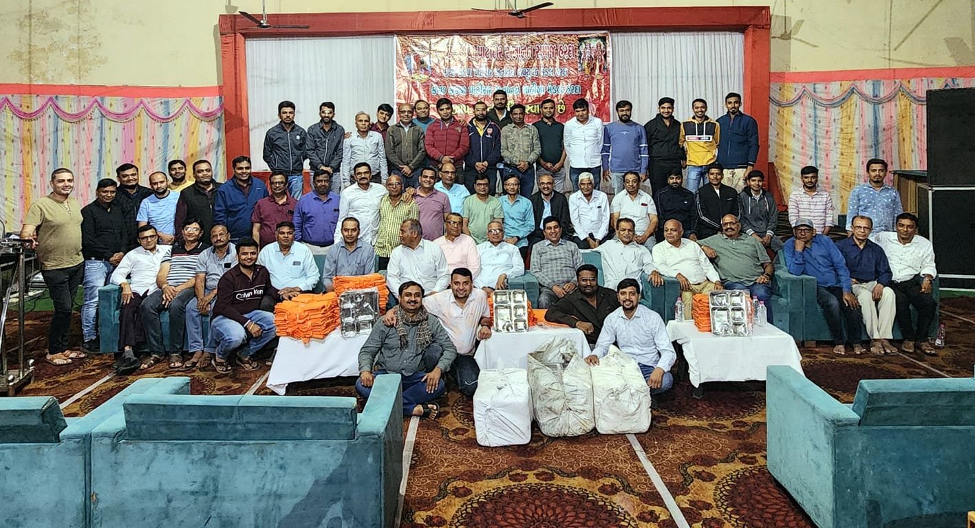 पाटीदार समाज ने कुंभ के लिए दी थाली एवं थैली