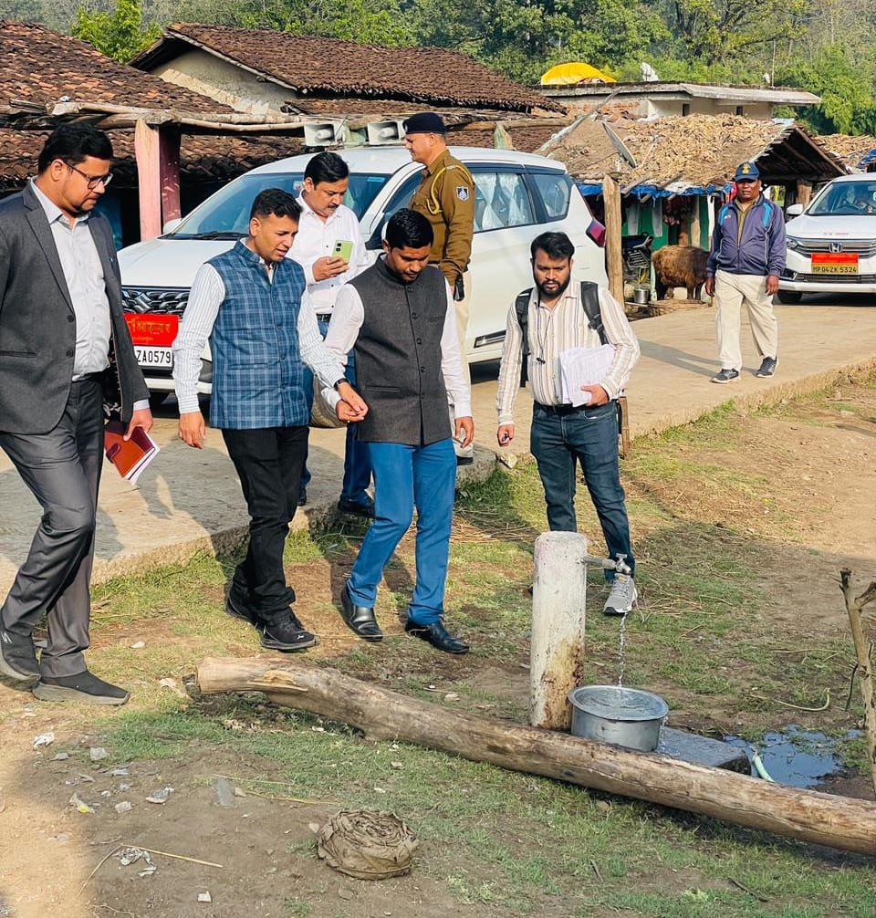 संभागायुक्त ने देखी नल जल योजनाओं की स्थिति