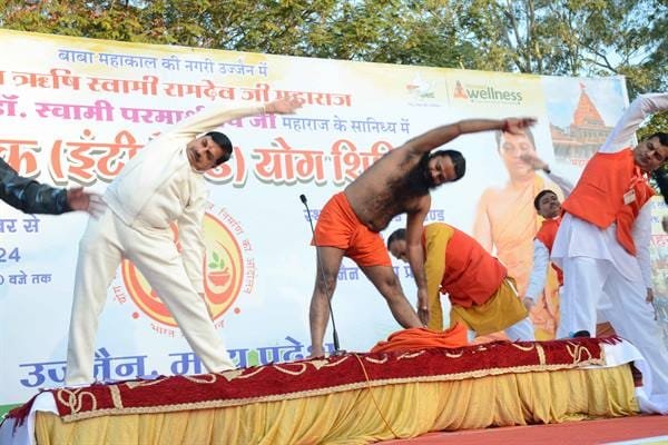 योग मार्ग पर सब चले, योग हमारे जीवन की बदलता है दिशा